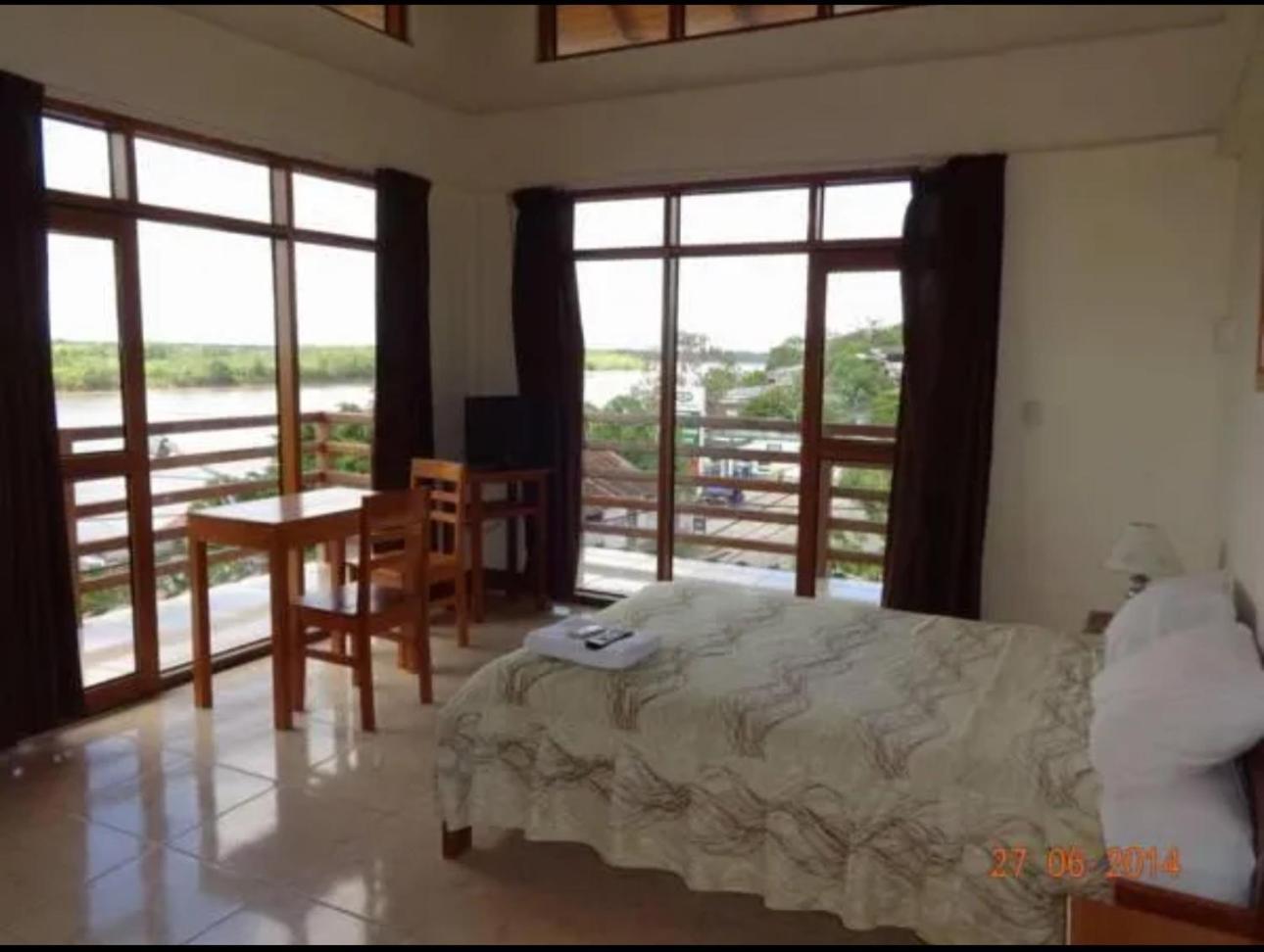 Hostal El Puerto Yurimaguas Esterno foto