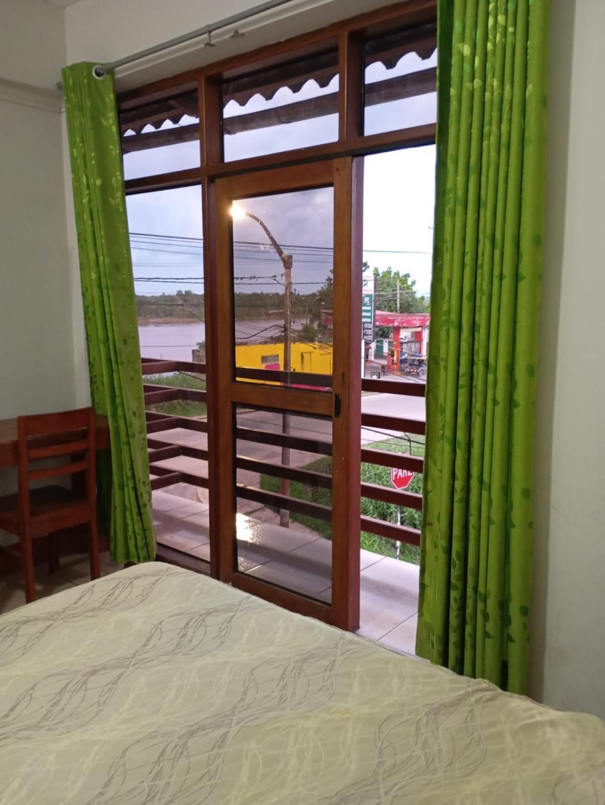 Hostal El Puerto Yurimaguas Esterno foto