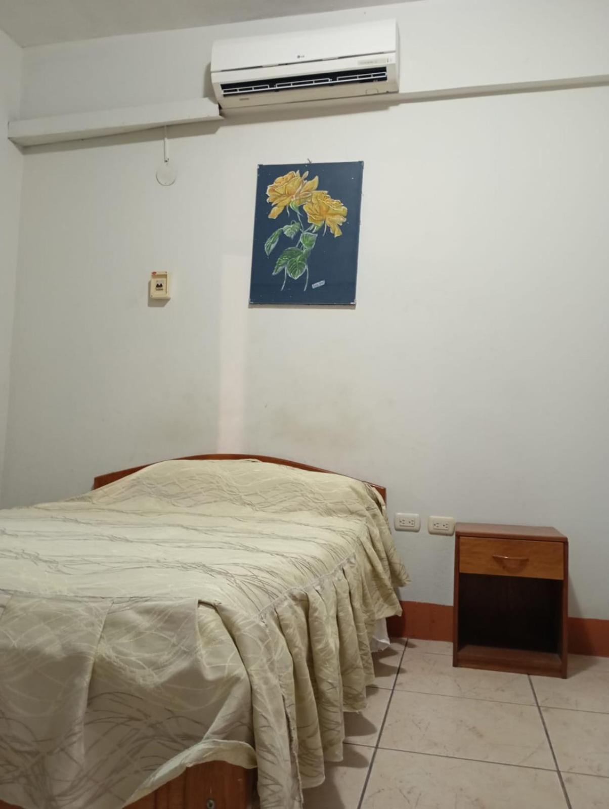 Hostal El Puerto Yurimaguas Esterno foto