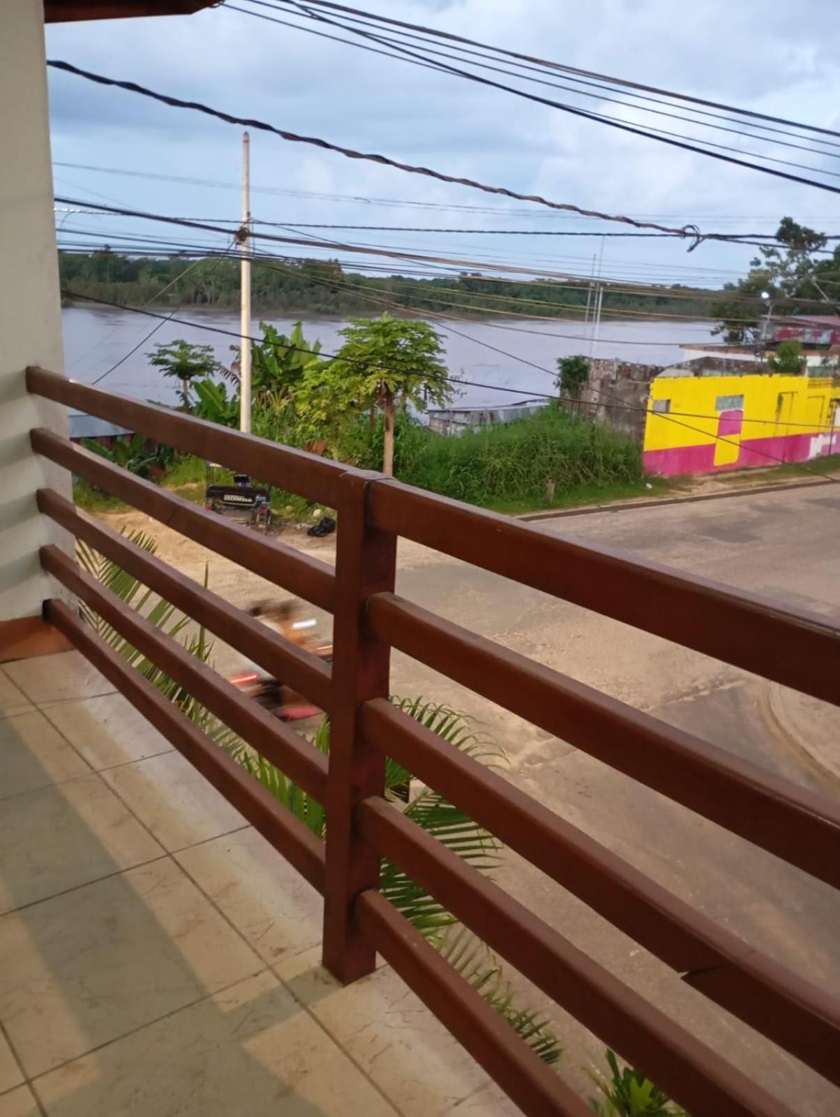 Hostal El Puerto Yurimaguas Esterno foto