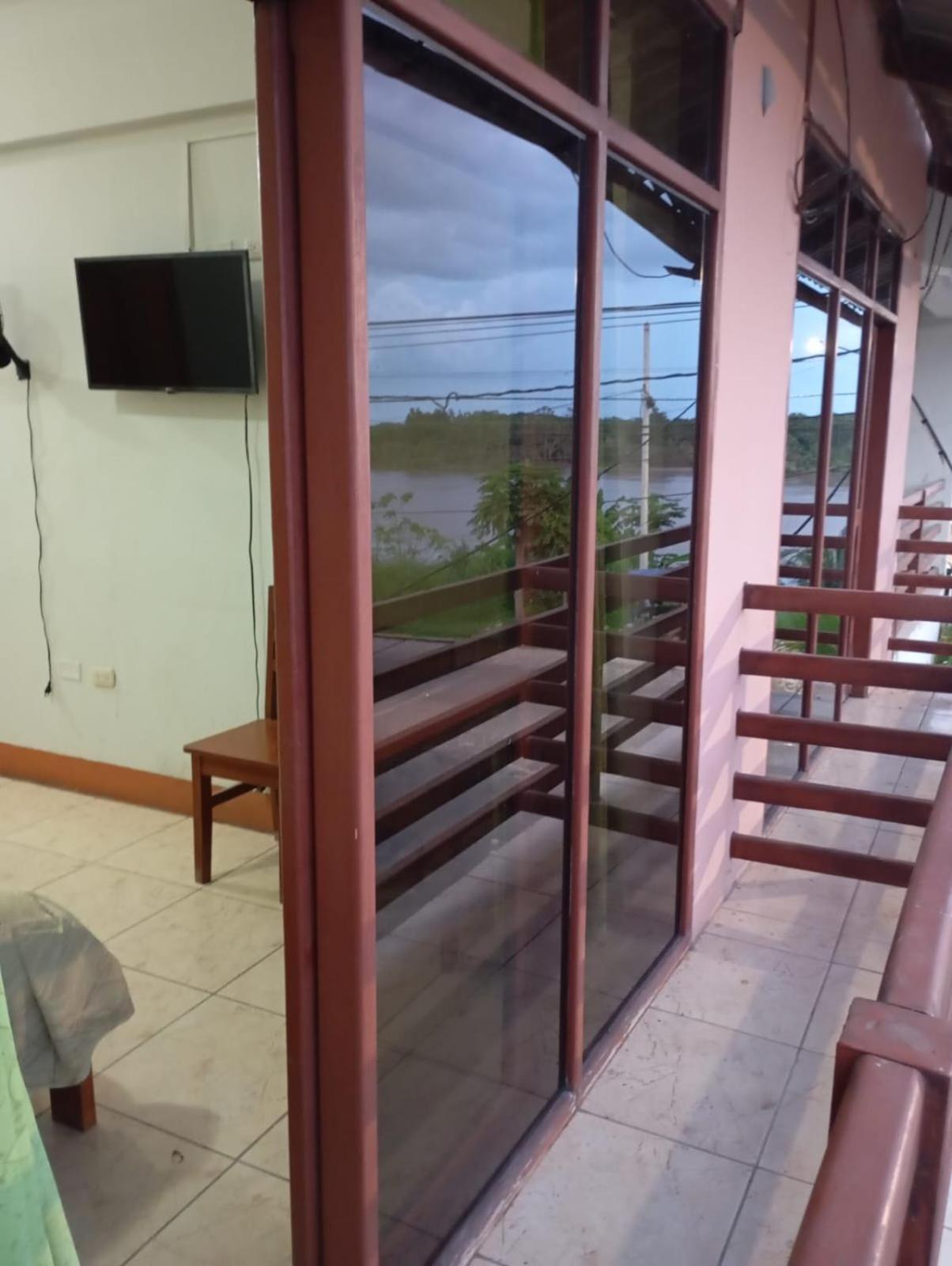Hostal El Puerto Yurimaguas Esterno foto