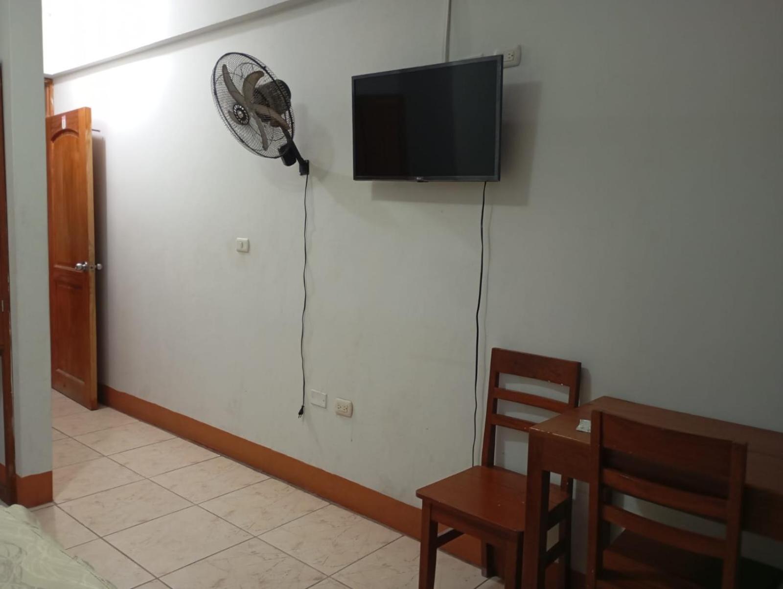 Hostal El Puerto Yurimaguas Esterno foto